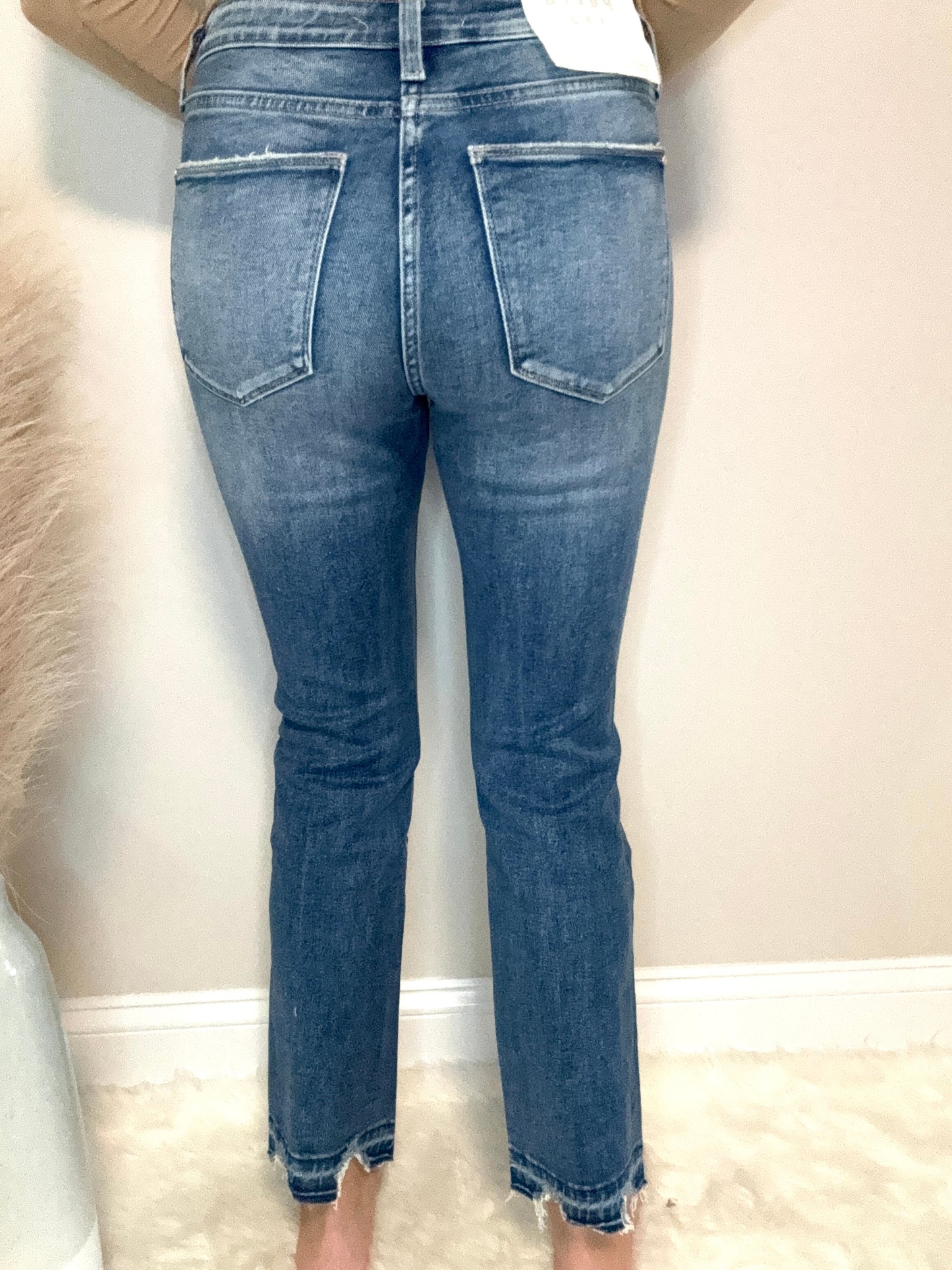 Slim Straight Distressed Jeans (MID RISE) (PETRA153)